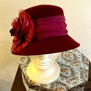 Ladies hat by Fine Millinery Collection by August Accessories